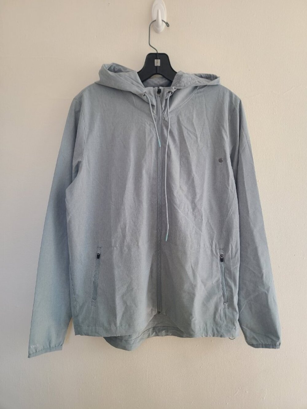 Vuori Women’s Outdoor Trainer Shell Jacket sz M Light Gray Blue Hooded Full Zip